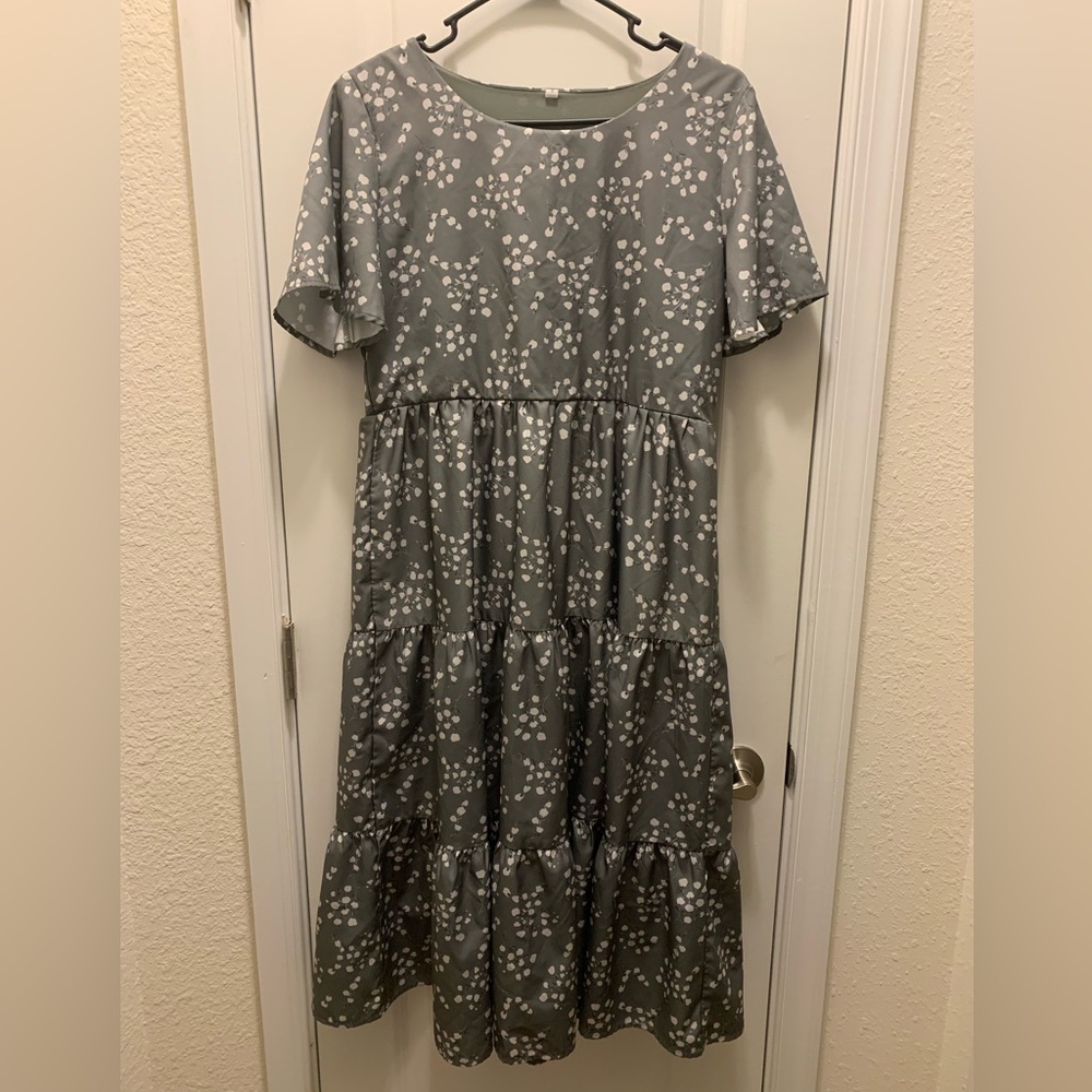 NWOT BOUTIQUE FLORAL DRESS